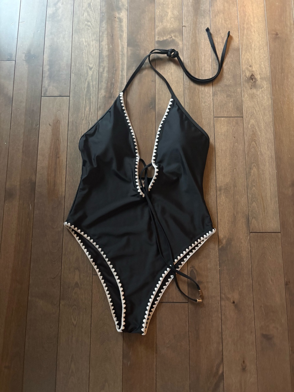 RELLECIGA Black & White Plunge One Piece Swimsuit – Size L – NWOT